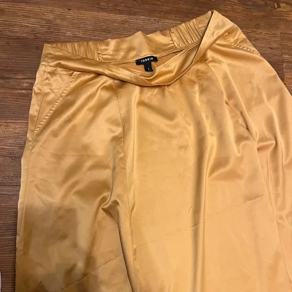 Golden Yellow satin tea length torrid skirt - Picture 6 of 8